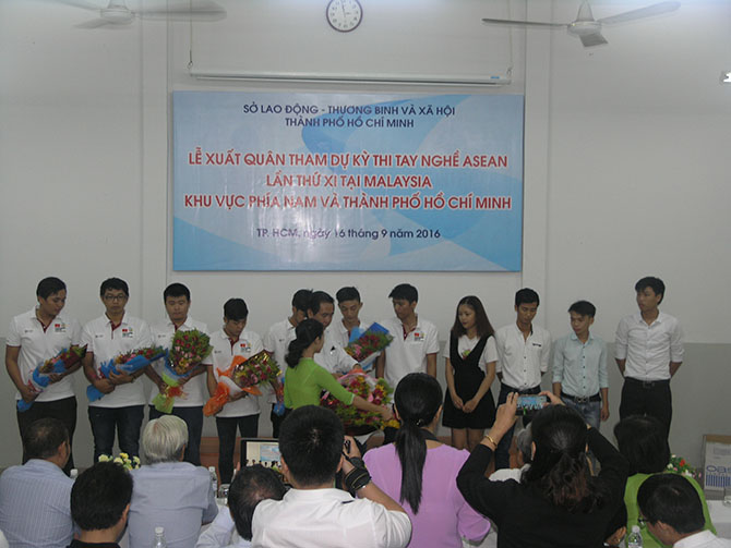 ພິທີເລີ່ມເດີນທາງເຂົ້າຮ່ວມງານແຂ່ງຂັນສີມືແຮງງານອາຊຽນຄັ້ງທີ11ປີ2016